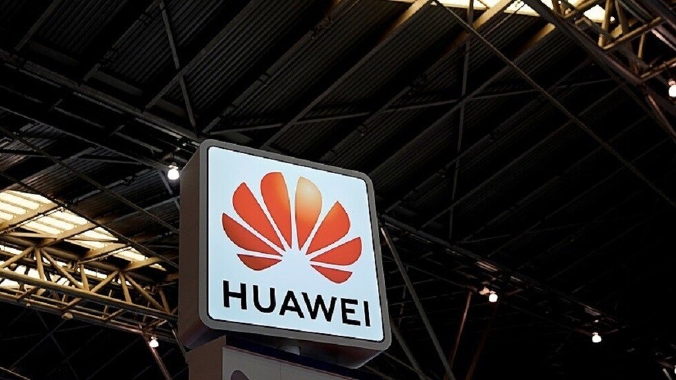 Sin tarjeta SD ni derecho a voto: otras dos empresas cortan lazos con Huawei siguiendo las órdenes de EE.UU.