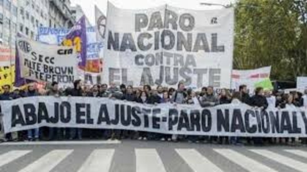 Trabajadores paralizan Argentina con masiva huelga contra presidente Macri