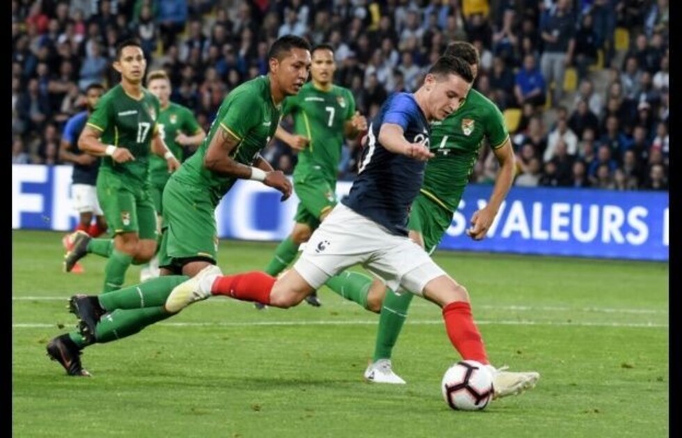 Francia superó a Bolivia por 2 goles a 0
