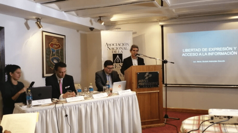“Gobierno populista amenaza la libertad de expresión”