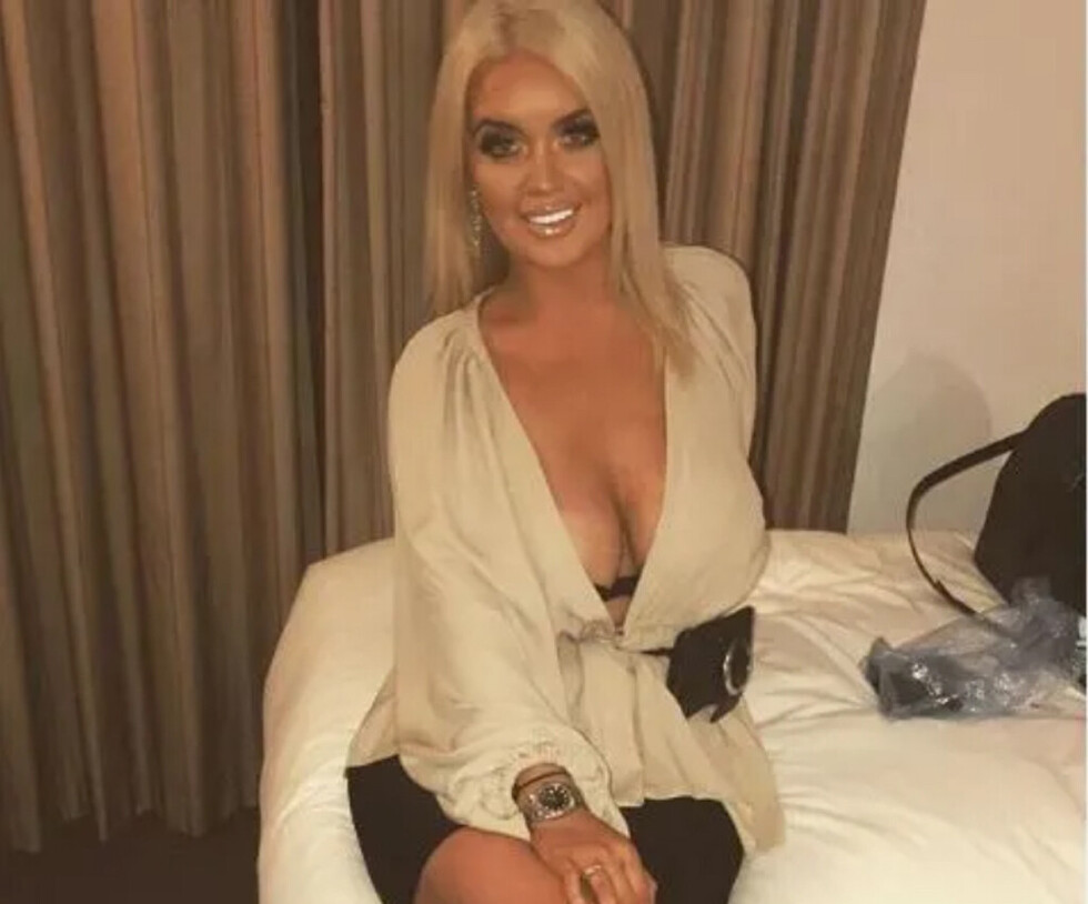 Millonaria vende fotos de ella desnuda