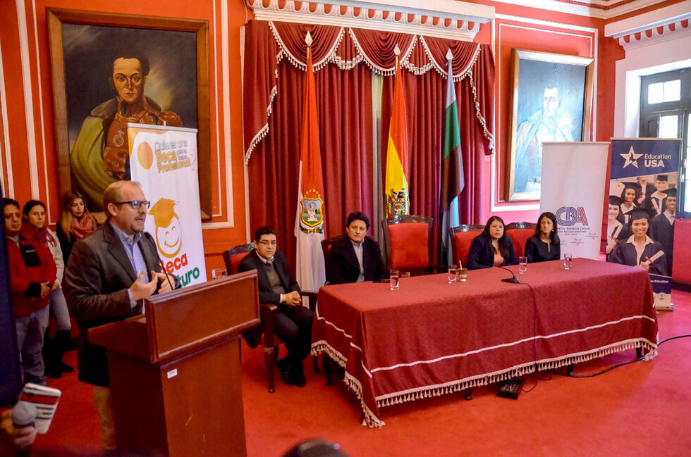 Gobernación y el CBA firman convenio por la Beca Futuro
