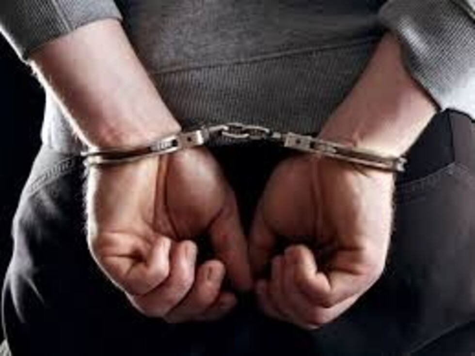 Violaban a su hija, la prostituían y lo filmaban