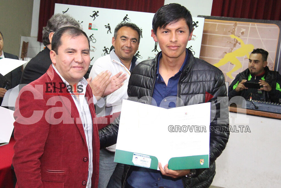La FBF entrega 21 Licencias a entrenadores de Tarija