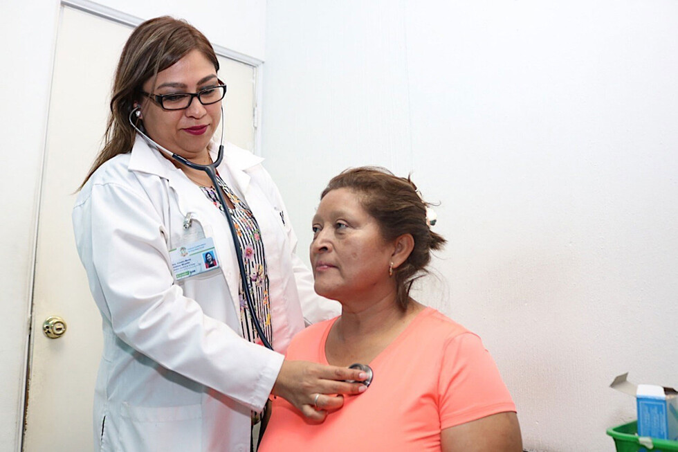 Pronósticos y recetas entre padres de familia alarman a médicos