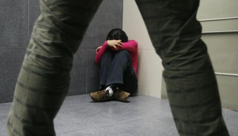 Sujeto violaba a hijastra y la madre lo permitía