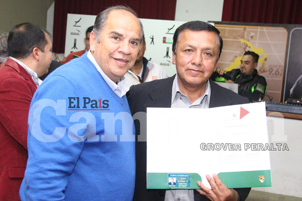 Postales de la entrega de Licencias a entrenadores de Tarija