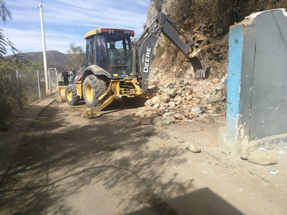 Derriban 11 cabañas en San Jacinto para ampliar la vía