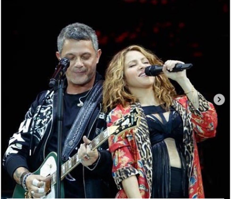 Shakira y Sanz  cantaron en  un concierto