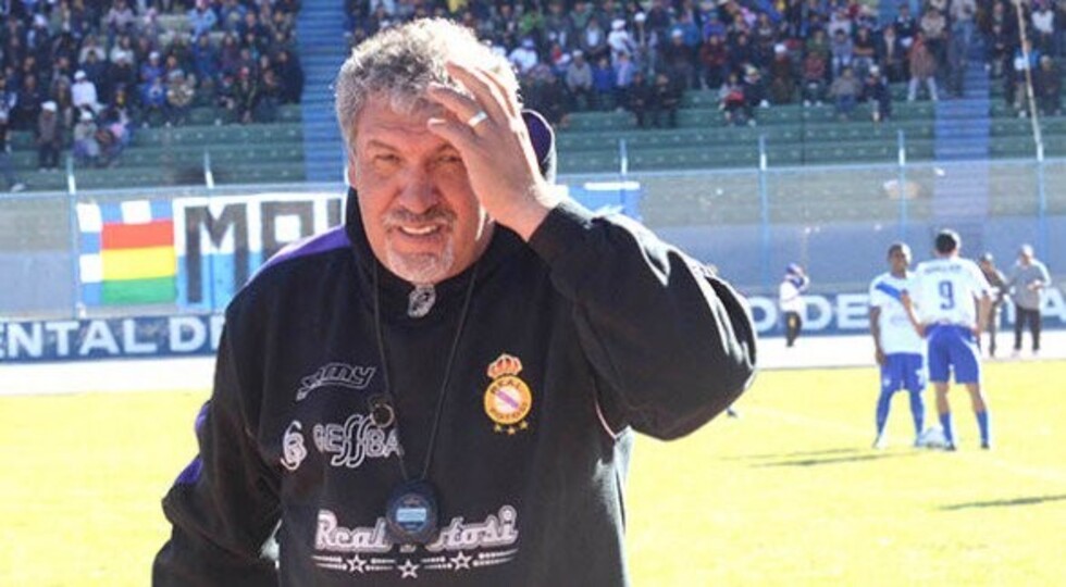Oscar Sanz:  “Al fútbol boliviano le falta identidad de juego”