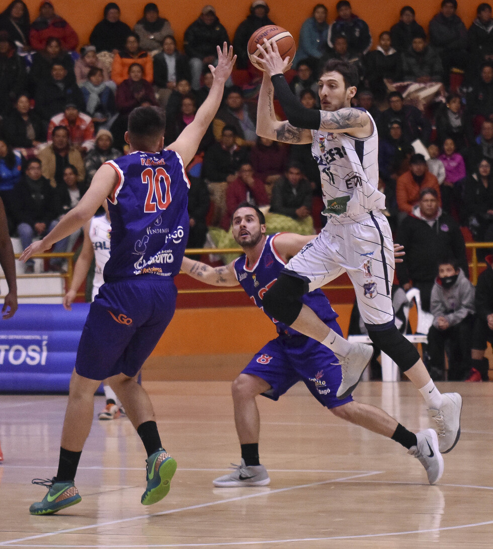 La Salle debutó con derrota en la Libobasquet
