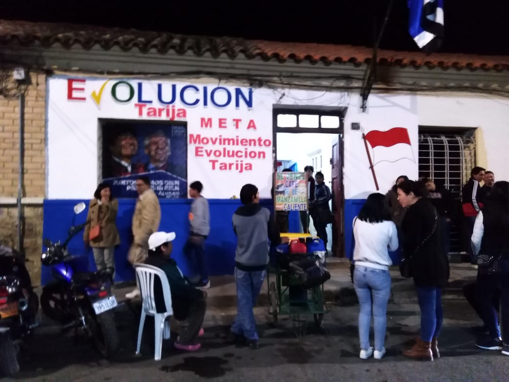 Arce también cierra filas con los alcaldes y aplaza debate por fideicomiso