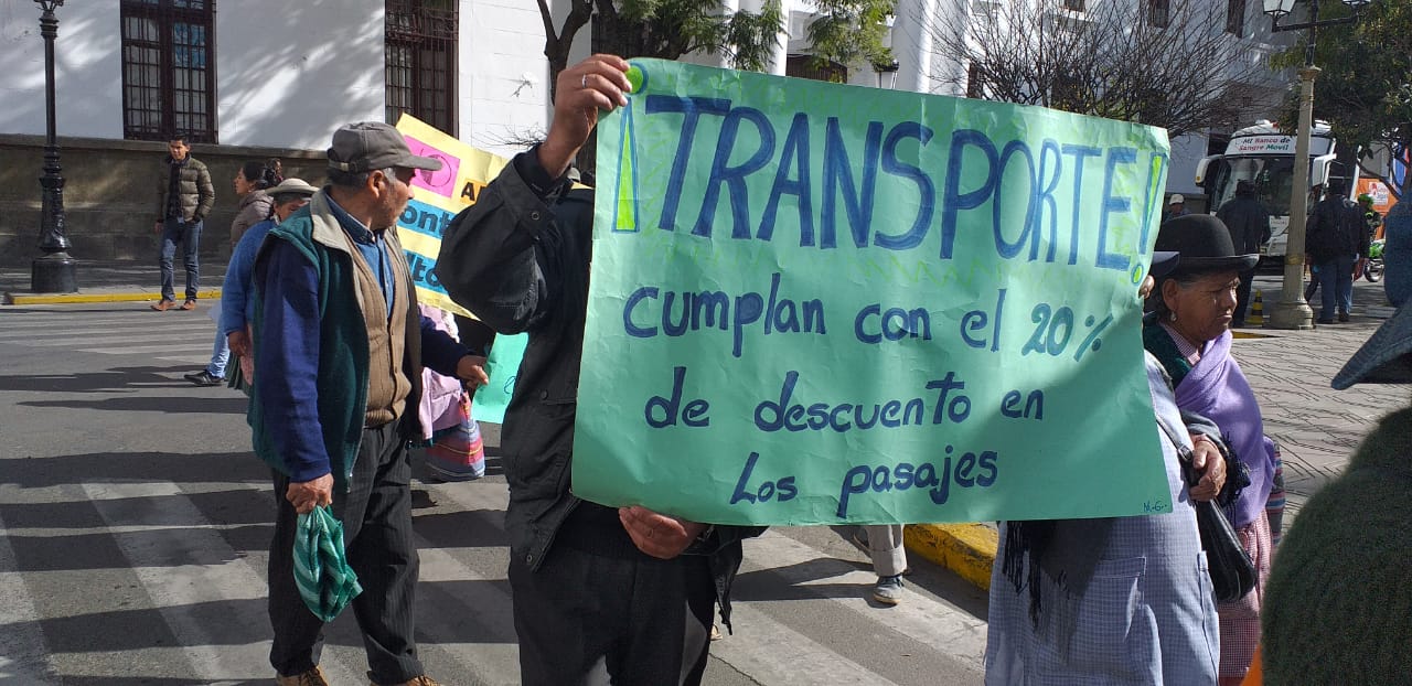 Adultos Mayores marchan para exigir respeto a sus derechos