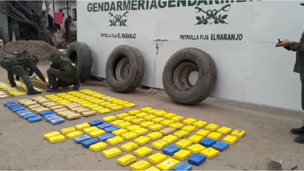 Incautan 1.723 kg de droga a narcos bolivianos