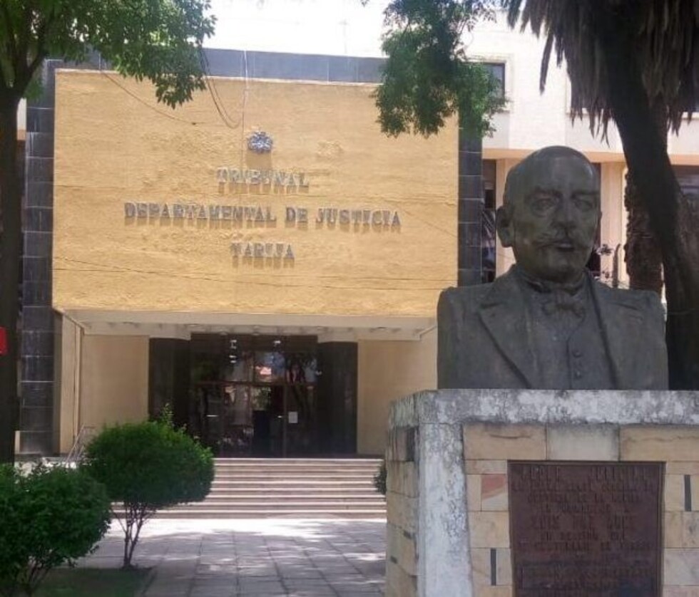 Sentencian a abogada con 3 años de cárcel por estafar a sus padres