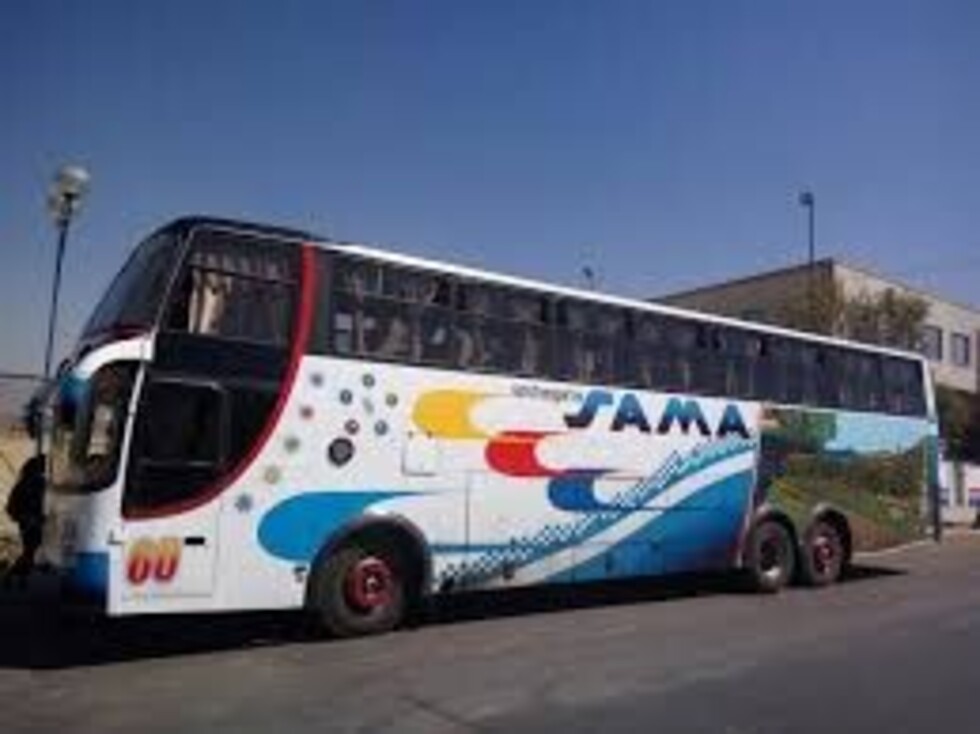 Bus que retornaba a Tarija sufre vuelco y deja 4 muertos y heridos