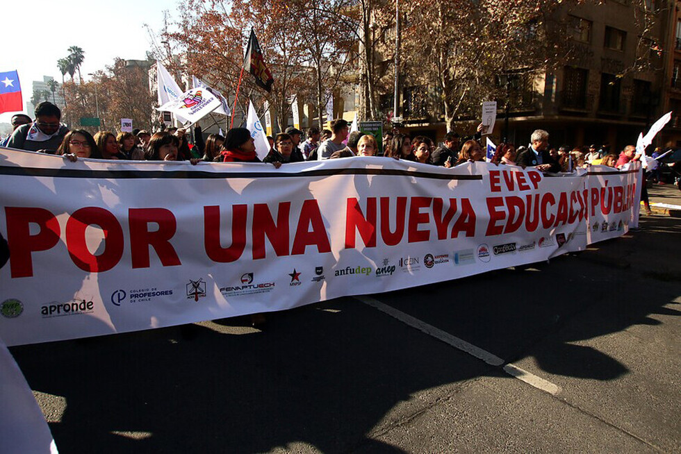 Marcha de maestros aumenta conflicto con gobierno chileno