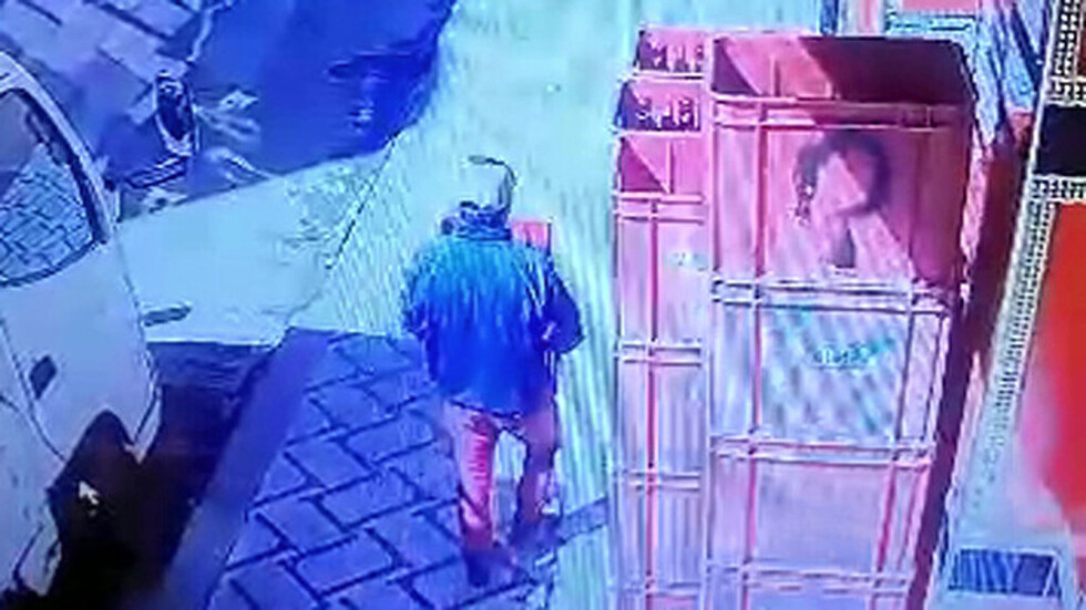 Ofrece su trabajo  para pagar  lo robado