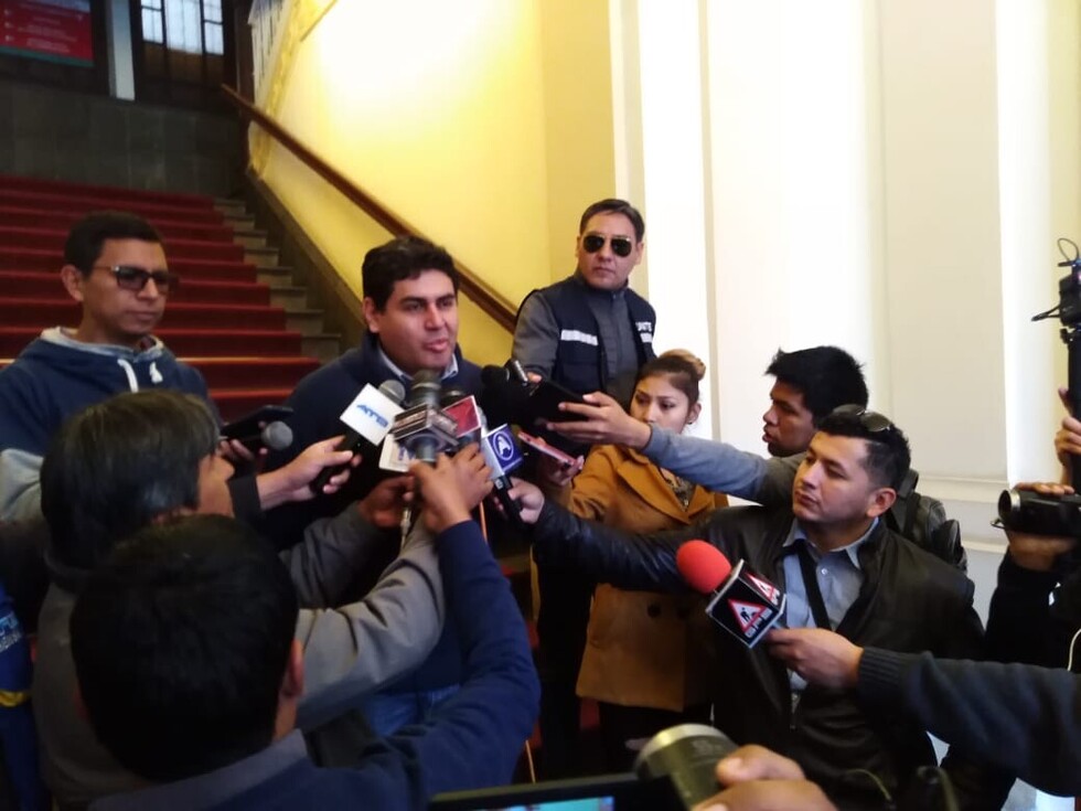 Trabajadores de salud en paro, la Gobernación de Tarija afirma que cumplirá con pago de bono