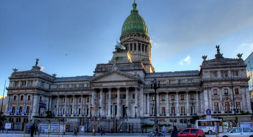 Argentina: diputados llaman a elecciones limpias