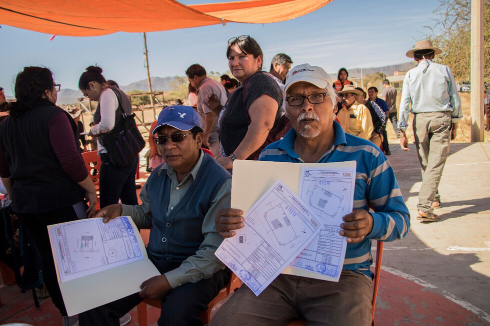 En San Mateo Centro, 60 vecinos reciben sus planos
