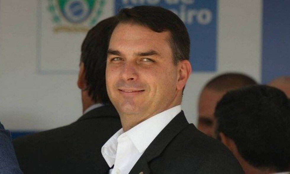Suspenden investigaciones contra Flávio Bolsonaro