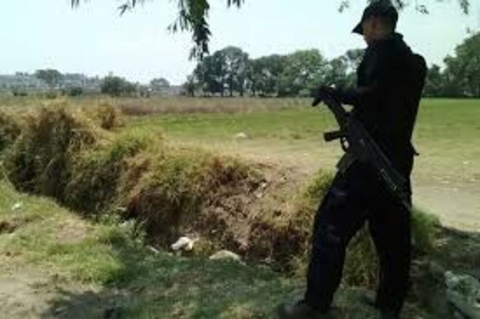 Lo ejecutan y tiran el cuerpo en una zanja