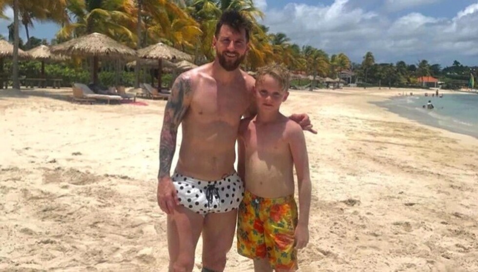 Messi revolucionó la playa junto a su hijo