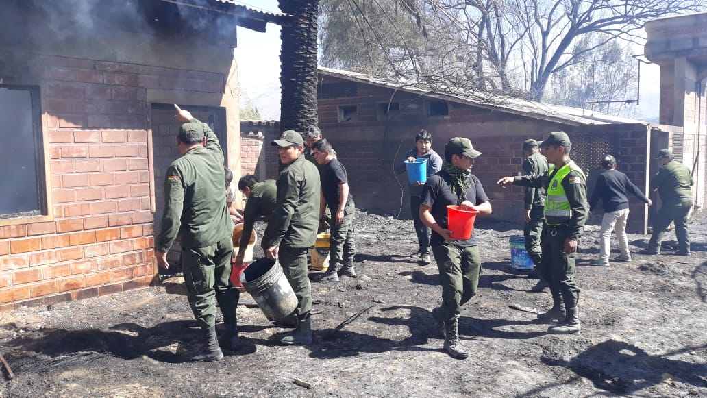 Logran sofocar incendio de San Mateo-Tarija