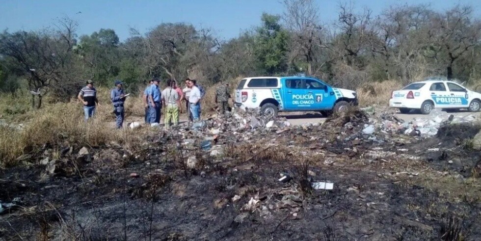 Violaron a una niña y  la dejaron en un basural