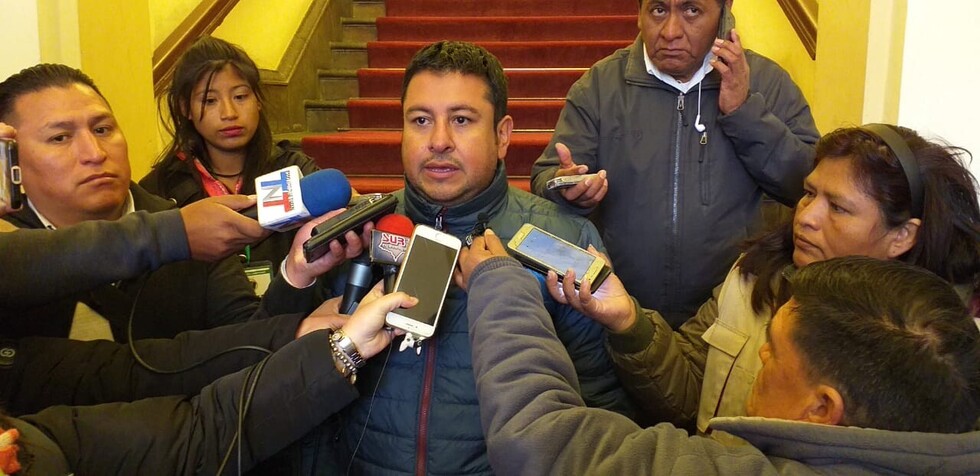 Inspeccionan despacho de la Gobernación de Tarija y acusan de falsificación ideológica a uno de sus abogados