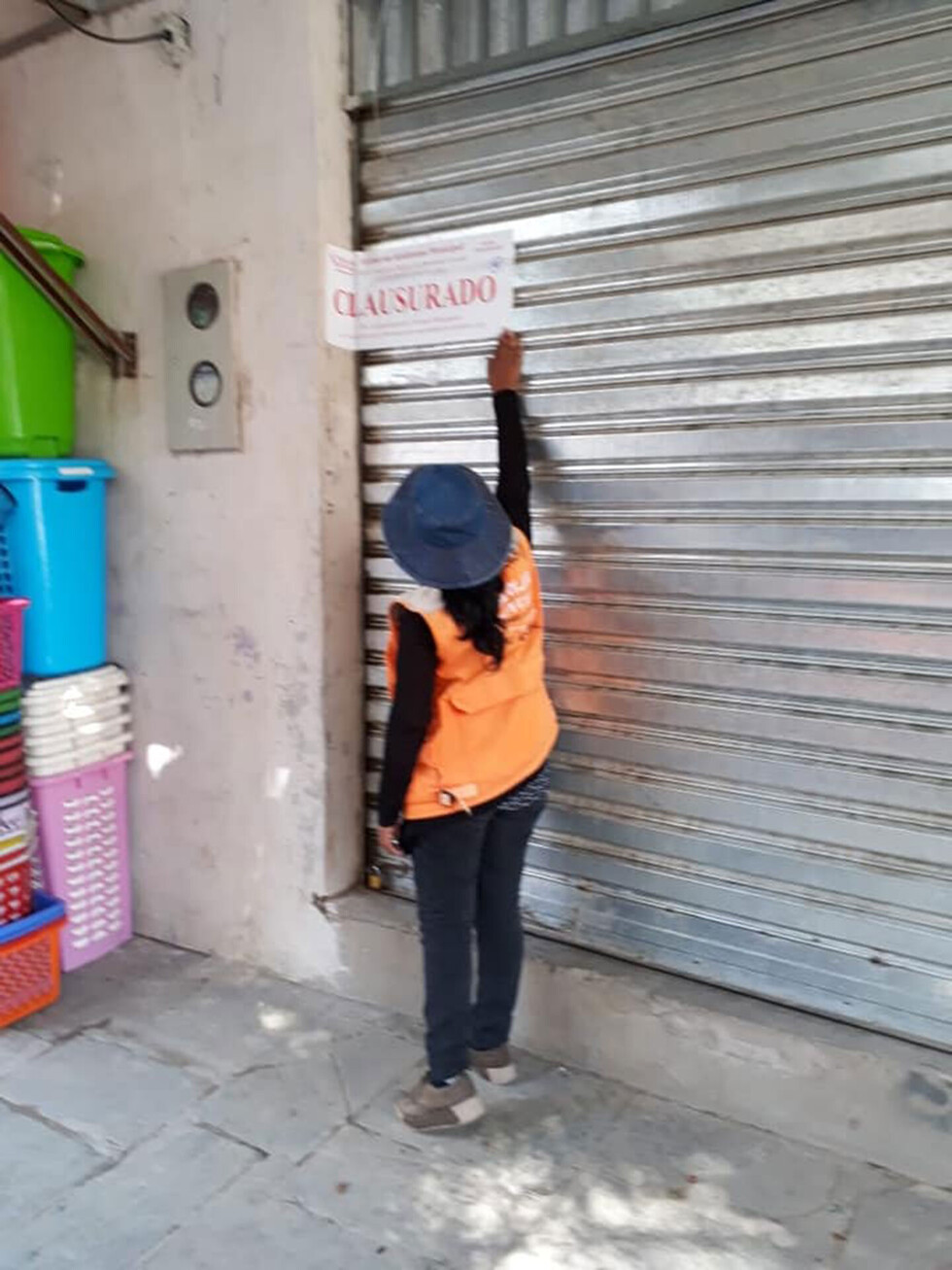 Vecinos denuncian que locales “clausurados” trabajan normal