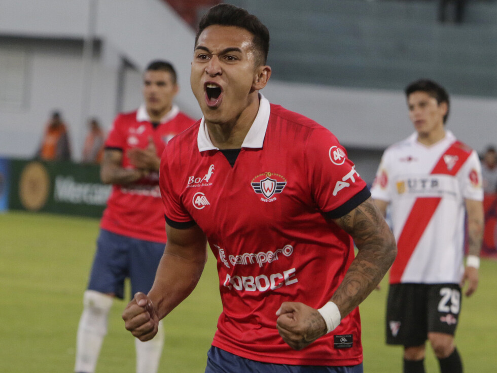 Wilstermann está imparable y es líder del fútbol boliviano