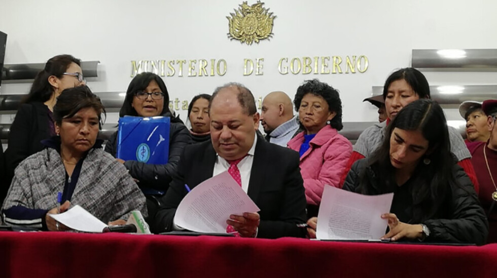 Pacientes con cáncer firman acuerdo con el Gobierno nacional