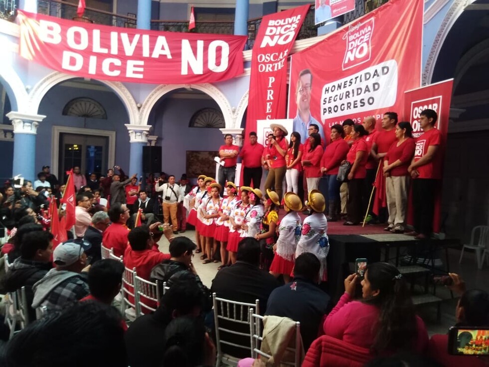 Montes arropa a Ortiz en su presentación en Tarija
