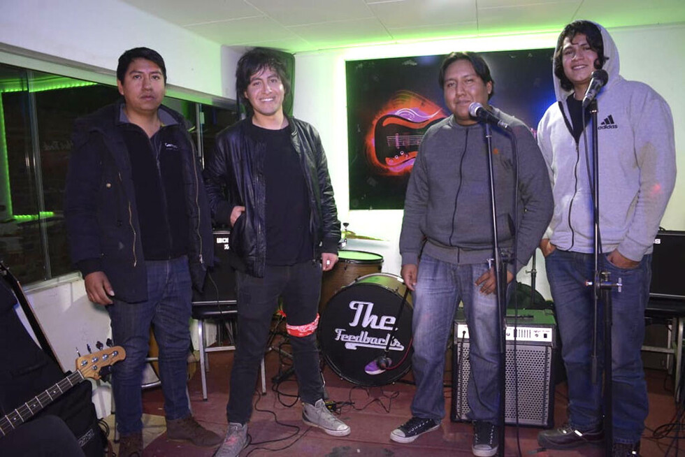 Disfrutando   de las bandas tarijeñas