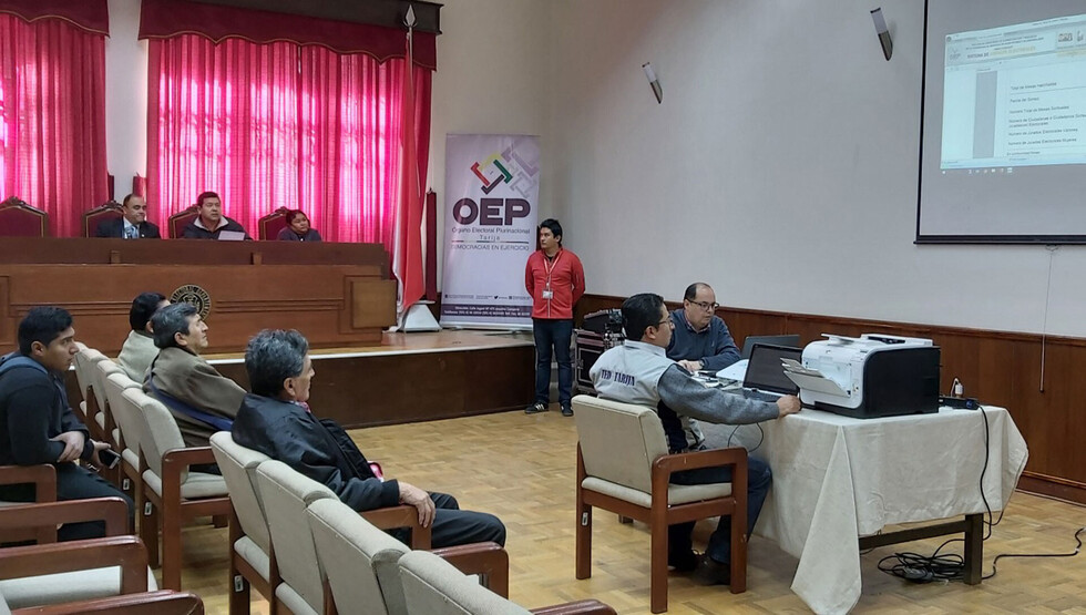 Capacitan a jurados para comicios en Cosaalt