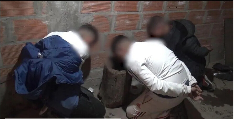 Desbaratan kiosco narco que vendía por 1 agujero