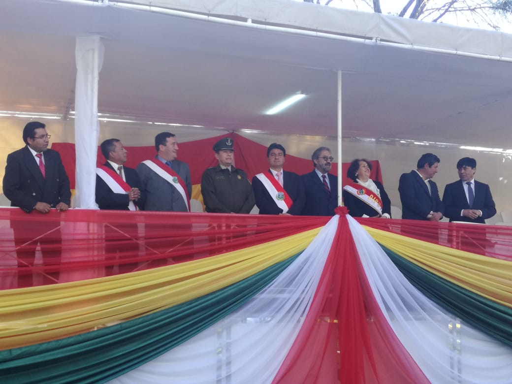 Estudiantes de Tarija rinden homenaje a los 194 años de fundación de Bolivia (FOTOS)