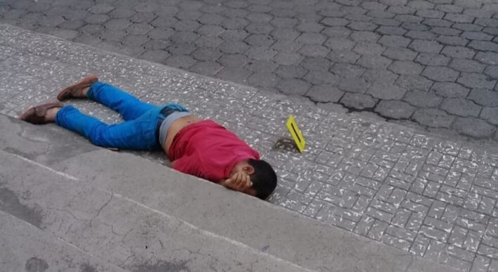 Matan a hombre y dejan  el cuerpo abandonado