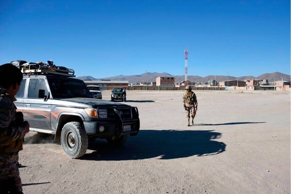 Muere militar al perseguir a vehículos indocumentados