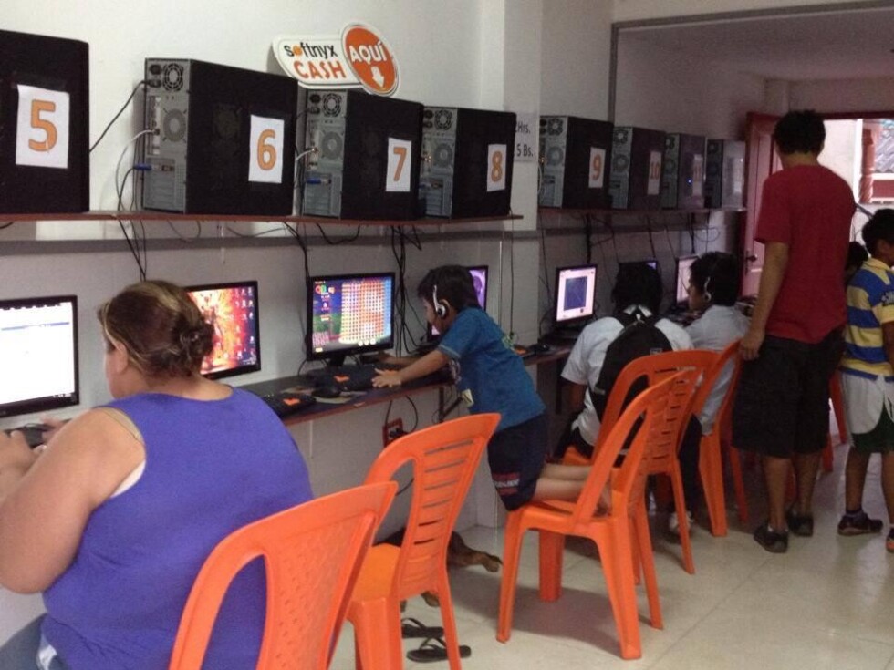 Los juegos en red evitan la extinción de los cibercafés en Tarija