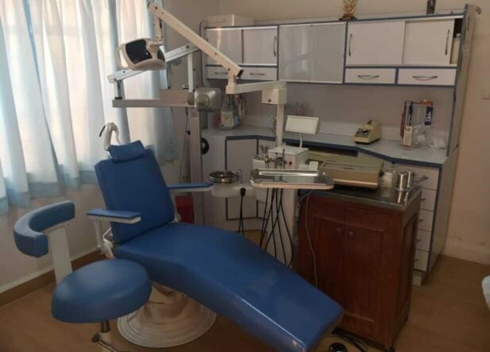 Fue a curarse una caries y el dentista la abusó