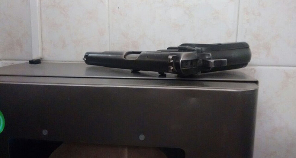 Hallan un arma de fuego en un baño de la Expo Chaco