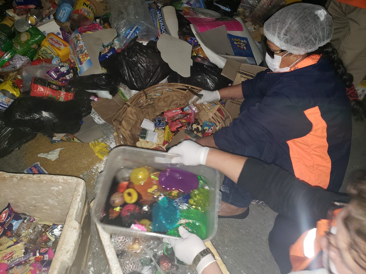 Intendencia de Tarija destruye bebidas y productos no aptos para el consumo