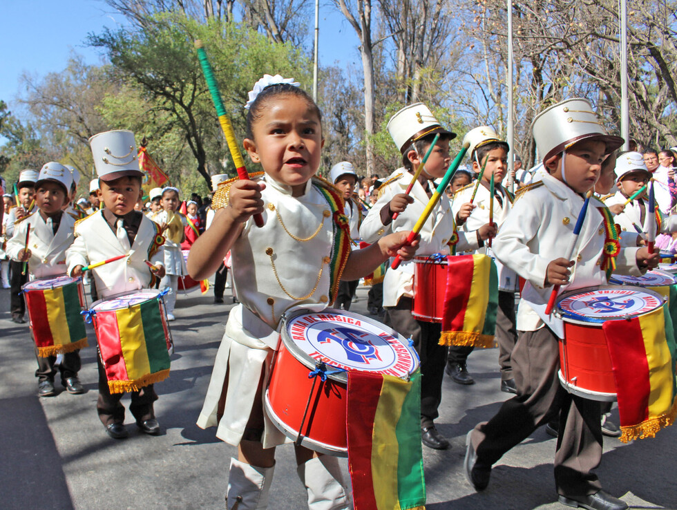 Los niños dieron una lección de civismo en el Día de la Bandera