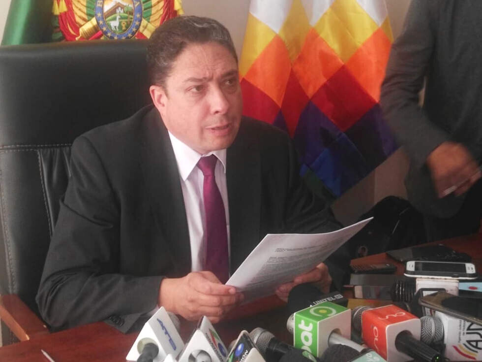 Ministro sugiere a consejero Michel solicitar licencia y que se aprehenda a su hermano