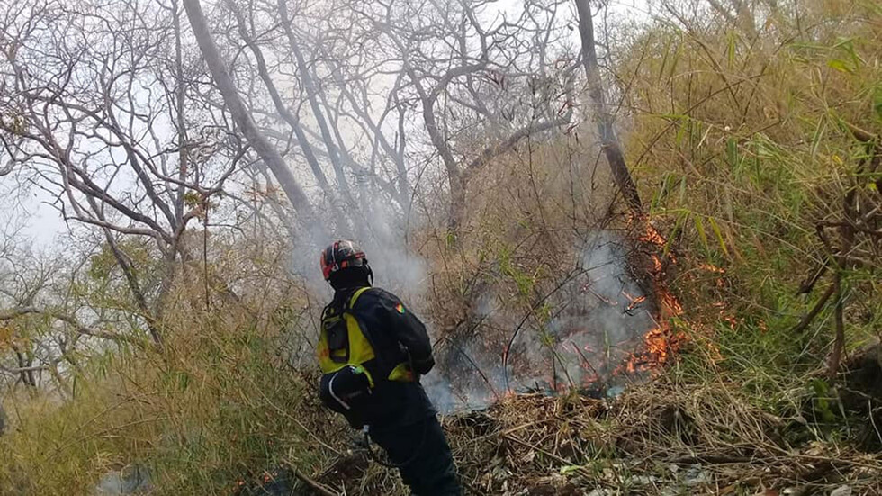 Apagan fuego en Canasmoro-Tarija y sospechan de un chaqueo