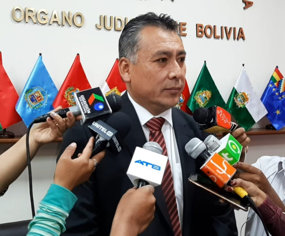 Médicos y maestros se movilizan en La Paz