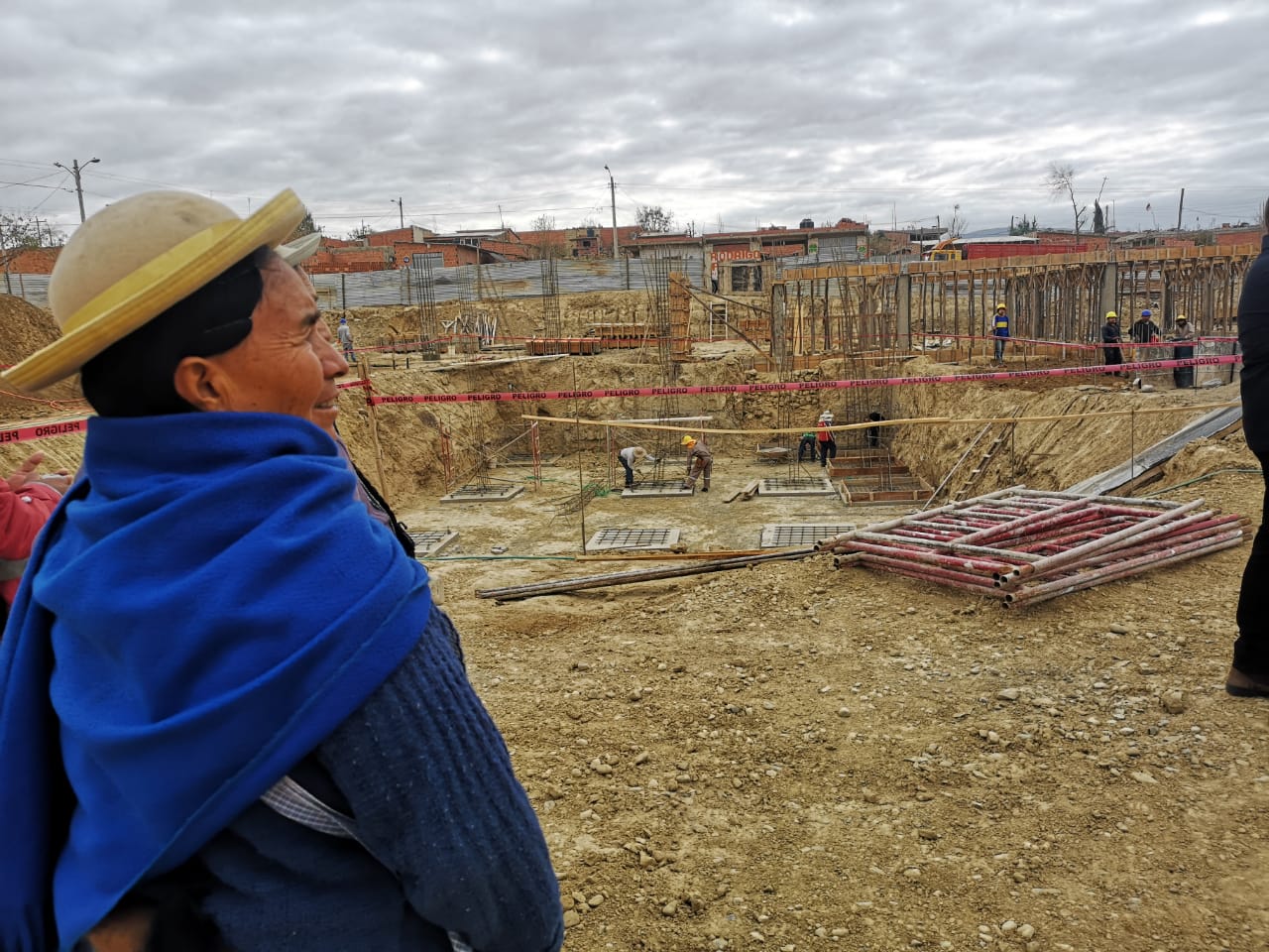 Paz inspecciona avance de obra en unidad educativa Nueva Esperanza de Tarija